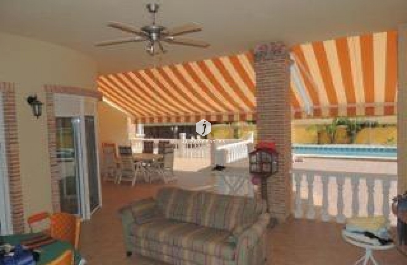 Resale - Villa -
Catral