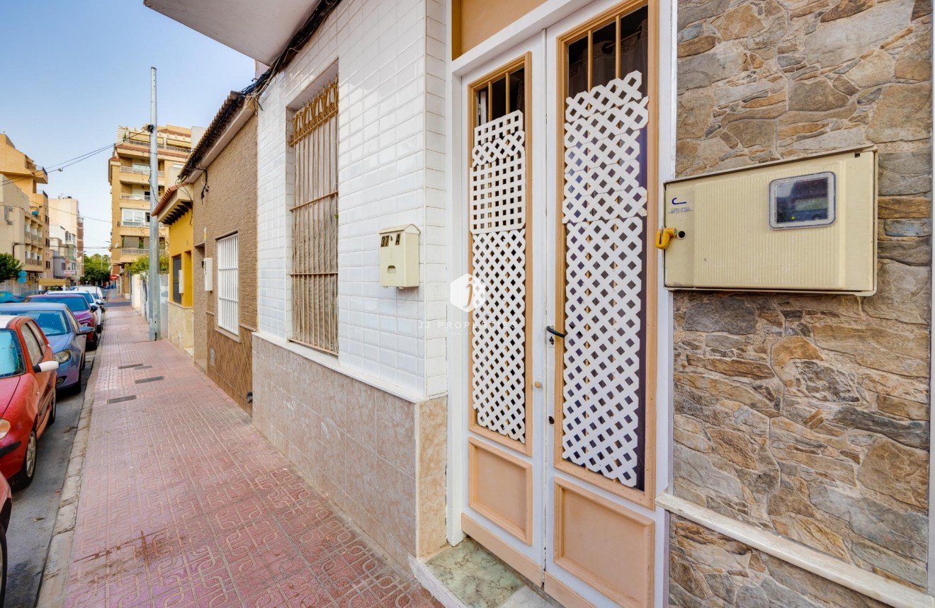 Segunda mano - Apartamento / piso -
Torrevieja - Centro