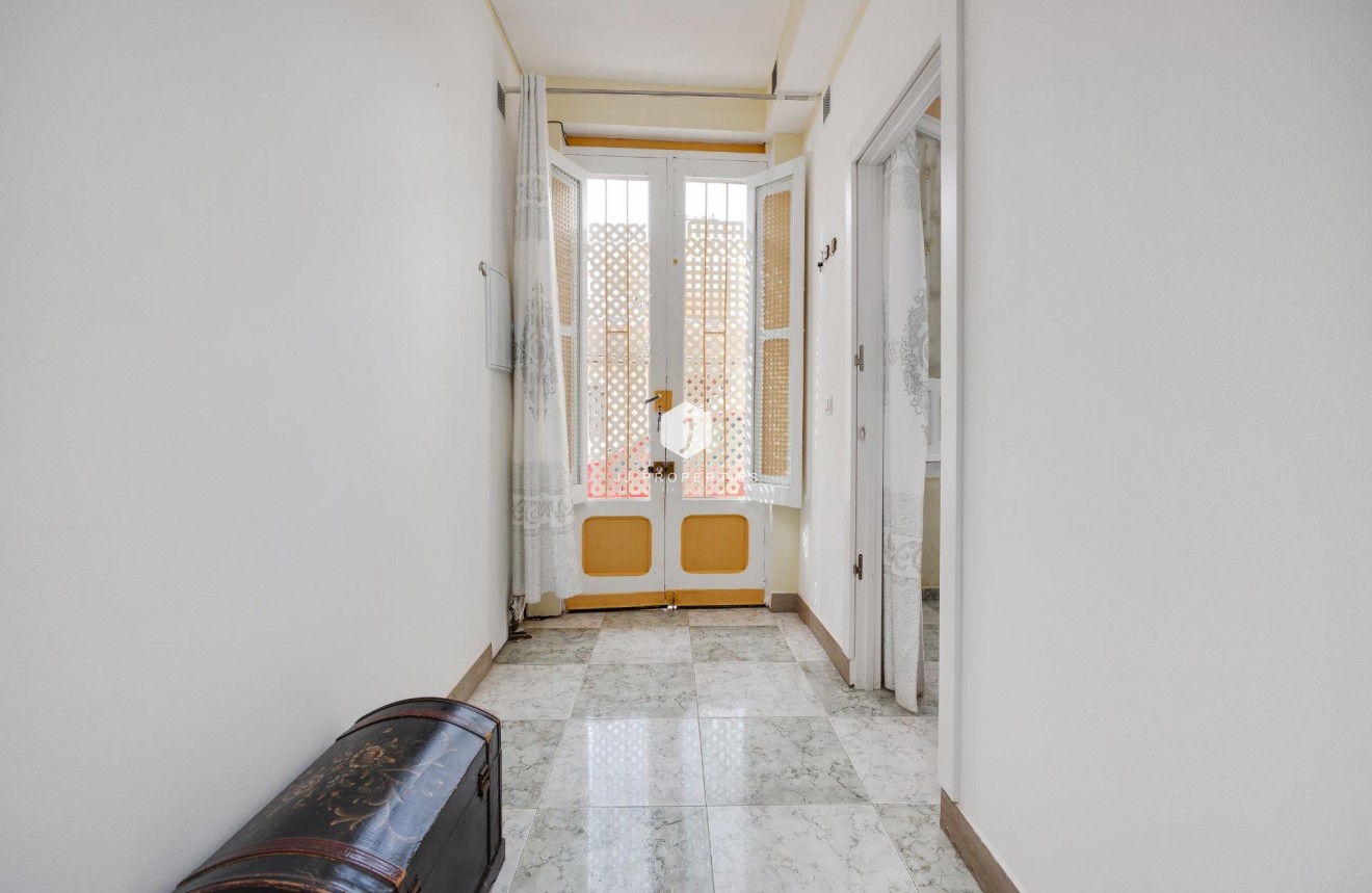 Segunda mano - Apartamento / piso -
Torrevieja - Centro