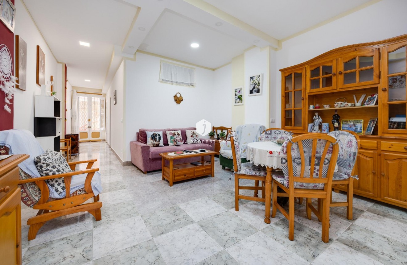 Segunda mano - Apartamento / piso -
Torrevieja - Centro