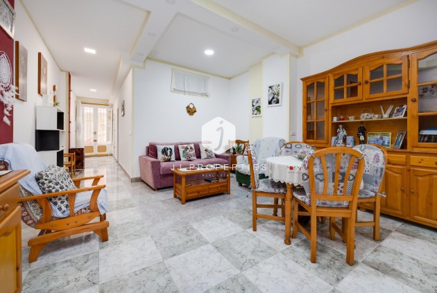 Segunda mano - Apartamento / piso -
Torrevieja - Centro