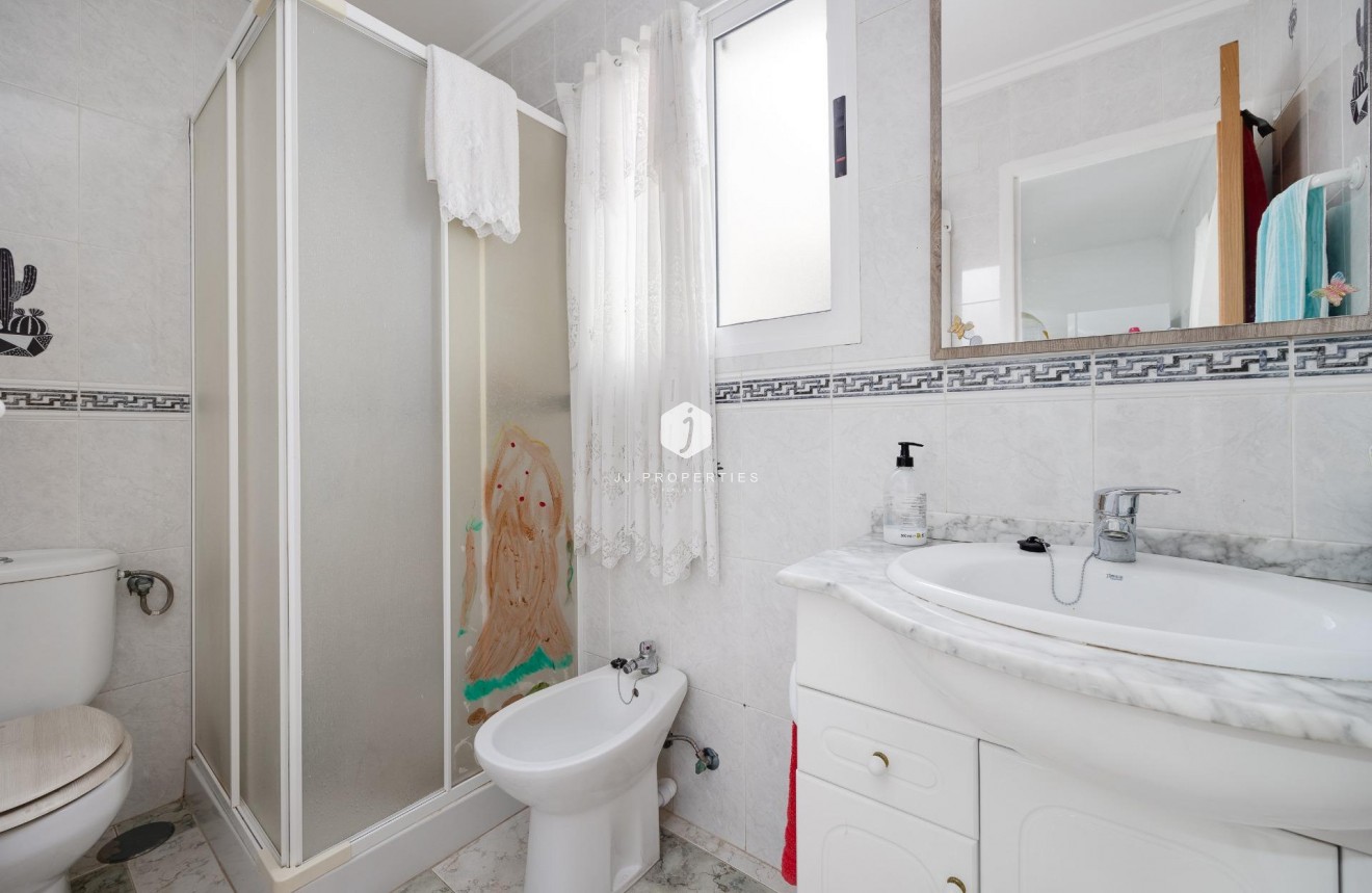 Segunda mano - Apartamento / piso -
Torrevieja - Centro