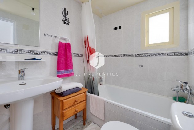 Segunda mano - Apartamento / piso -
Torrevieja - Centro