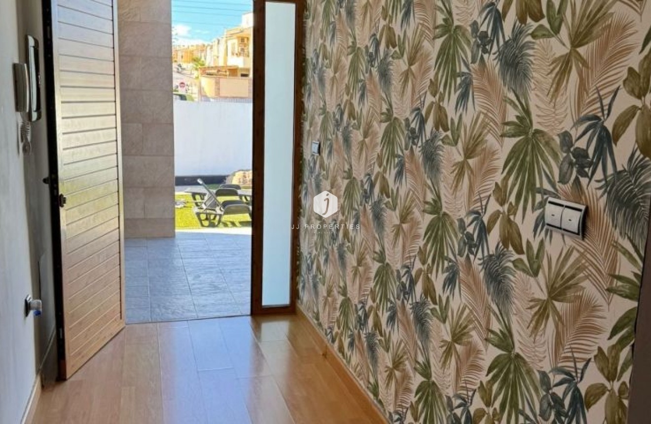 Tweedehands - Villa -
Torrevieja - Costa Blanca