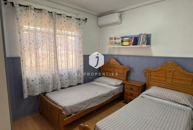 Tweedehands - Villa -
Torrevieja - Costa Blanca