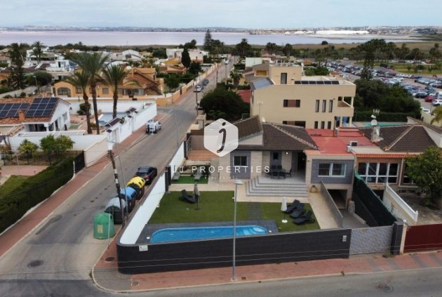 Tweedehands - Villa -
Torrevieja - Costa Blanca