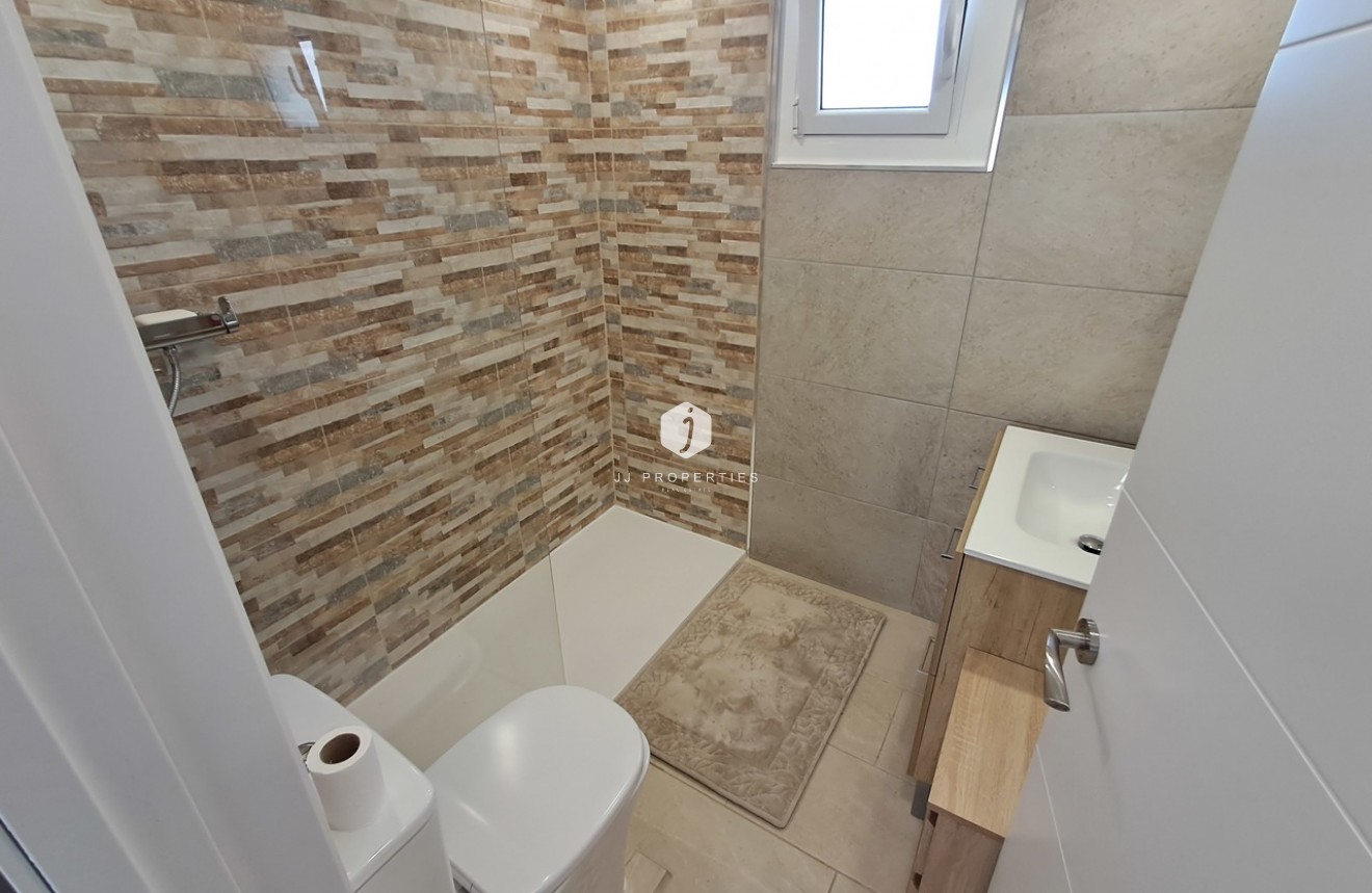 Segunda mano - Ático -
San Miguel de Salinas - Inland