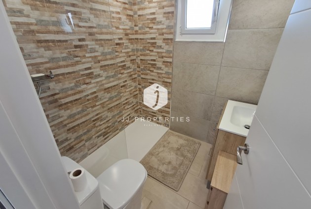 Segunda mano - Ático -
San Miguel de Salinas - Inland