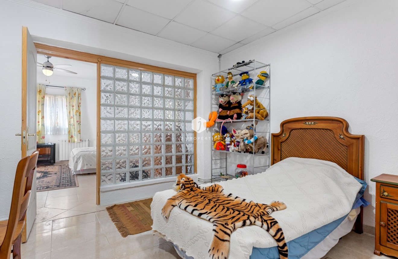 Segunda mano - Villa -
Jacarilla - Inland