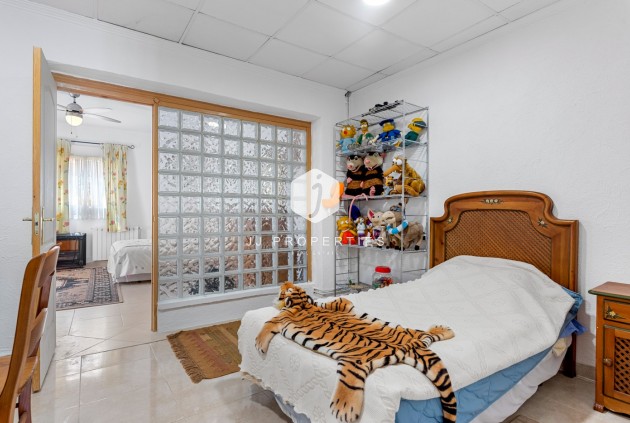 Segunda mano - Villa -
Jacarilla - Inland