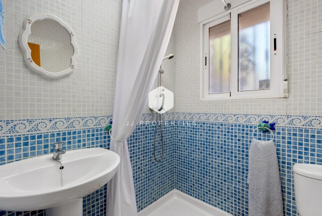 Segunda mano - Villa -
Jacarilla - Inland