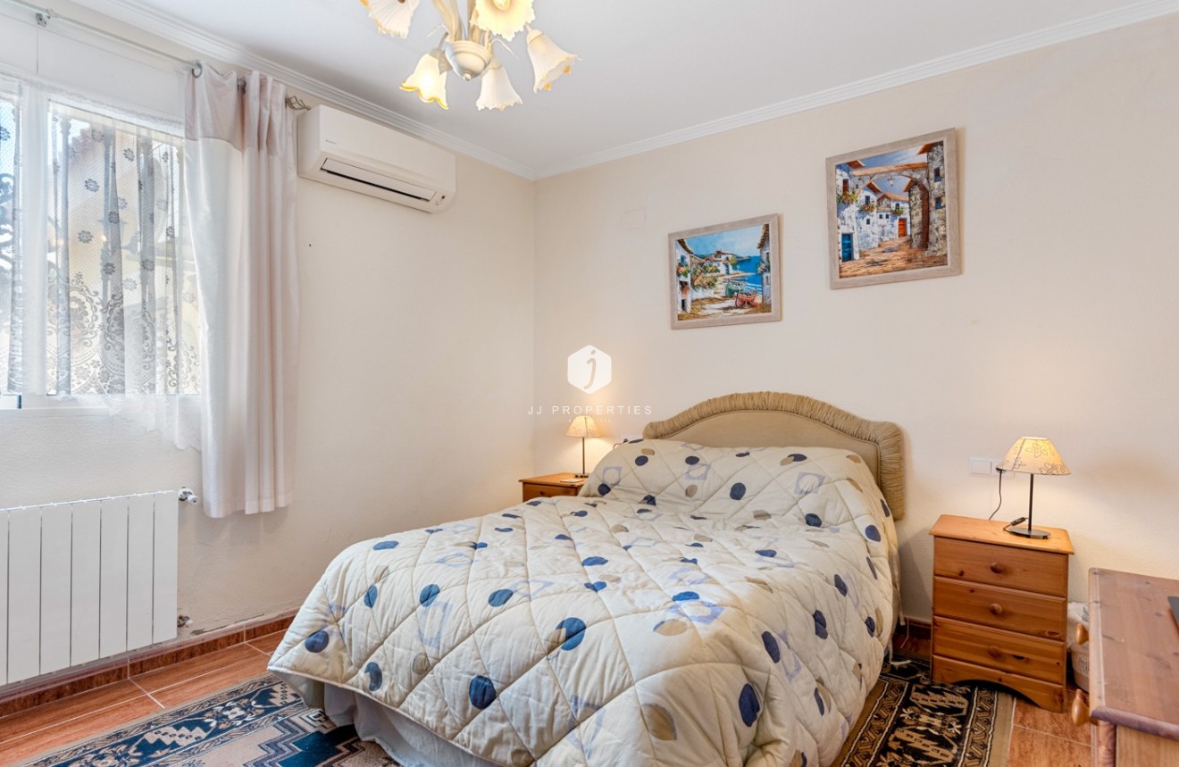 Segunda mano - Villa -
Jacarilla - Inland