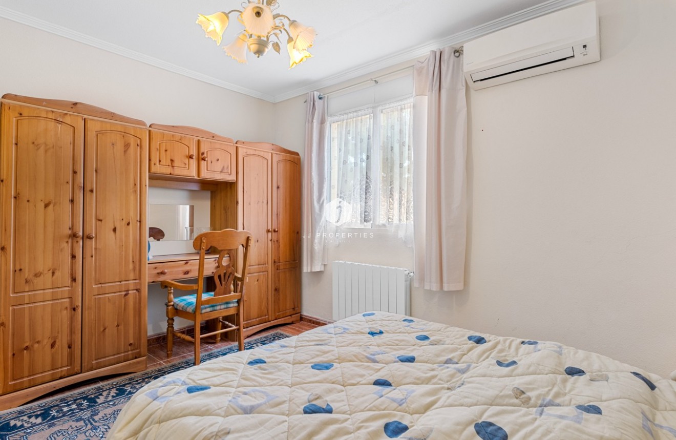 Segunda mano - Villa -
Jacarilla - Inland