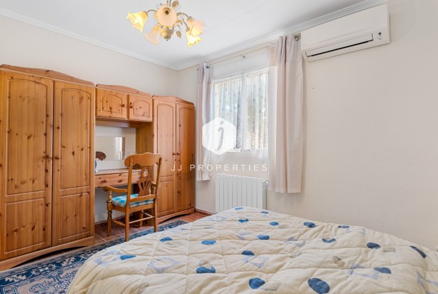 Segunda mano - Villa -
Jacarilla - Inland