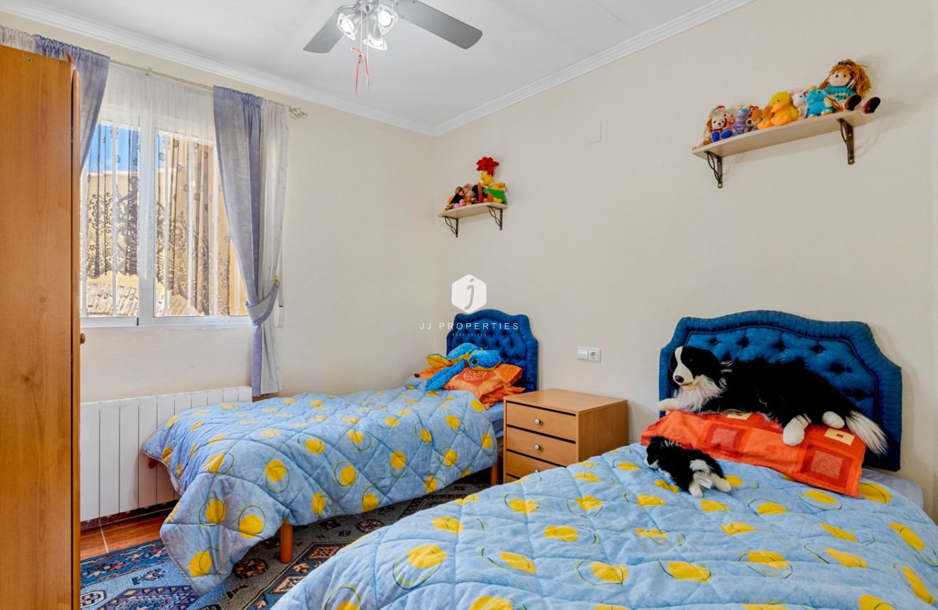 Segunda mano - Villa -
Jacarilla - Inland