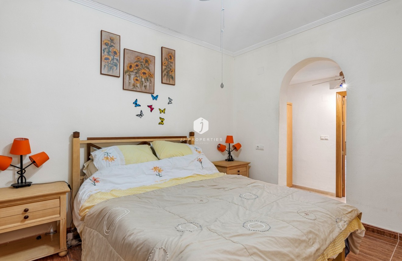 Segunda mano - Villa -
Jacarilla - Inland