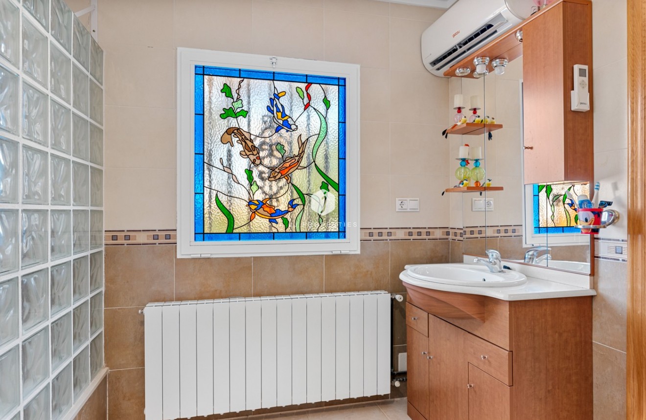 Segunda mano - Villa -
Jacarilla - Inland