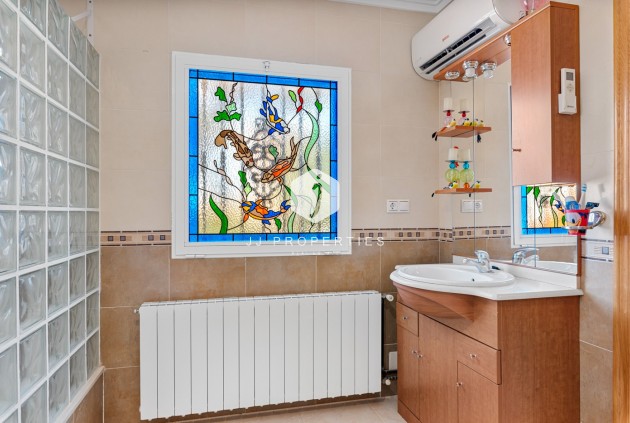 Segunda mano - Villa -
Jacarilla - Inland