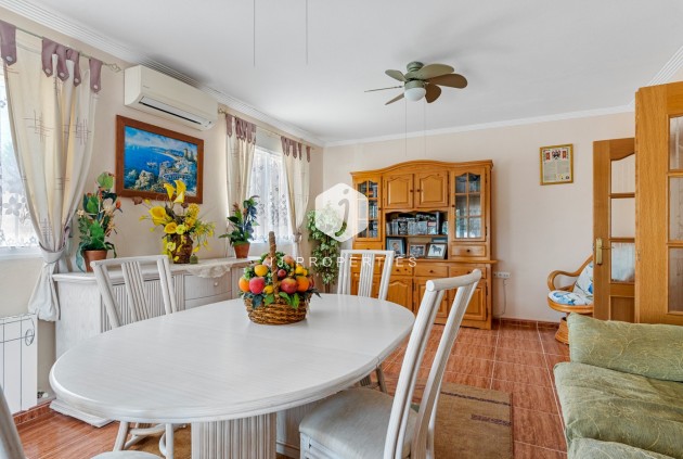 Segunda mano - Villa -
Jacarilla - Inland