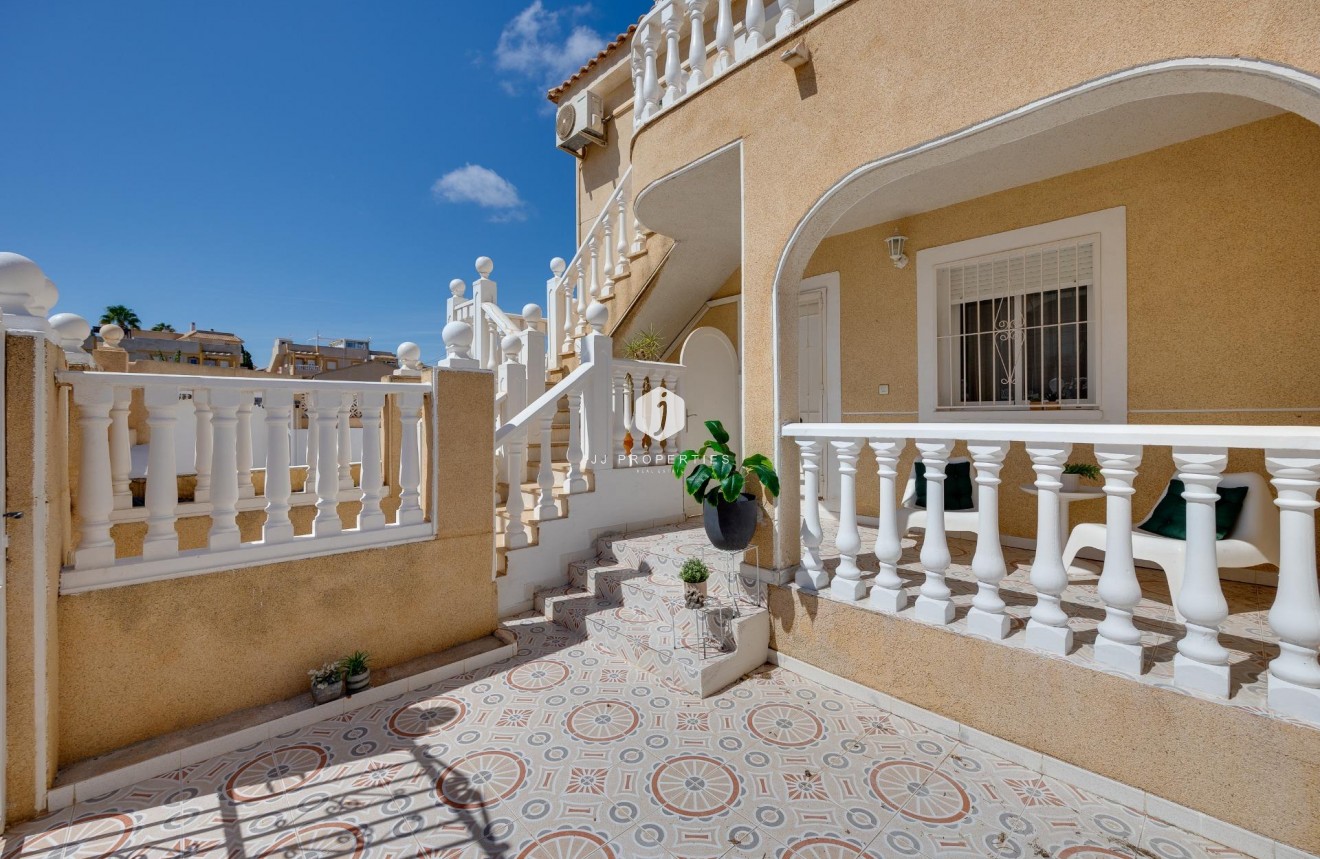 Segunda mano - Bungalow -
Torrevieja - Los Frutales