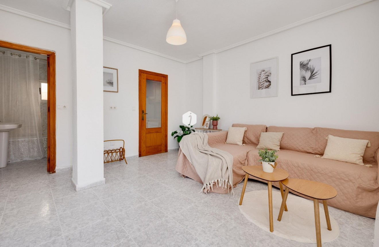 Segunda mano - Bungalow -
Torrevieja - Los Frutales