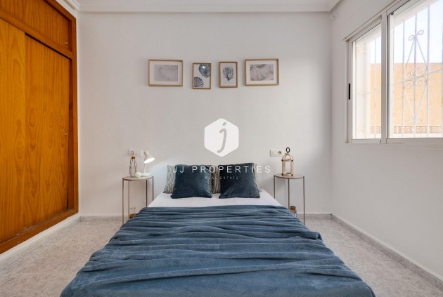 Segunda mano - Bungalow -
Torrevieja - Los Frutales