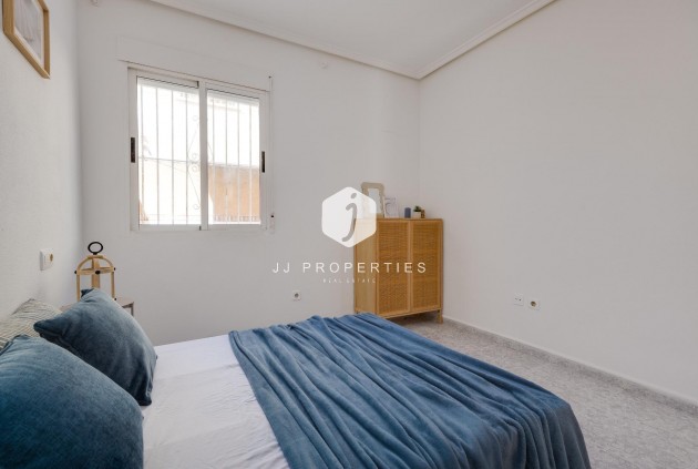 Segunda mano - Bungalow -
Torrevieja - Los Frutales