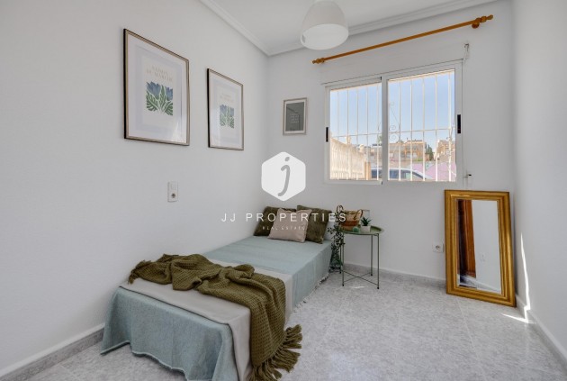 Segunda mano - Bungalow -
Torrevieja - Los Frutales