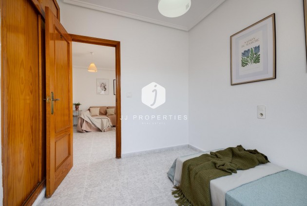 Segunda mano - Bungalow -
Torrevieja - Los Frutales