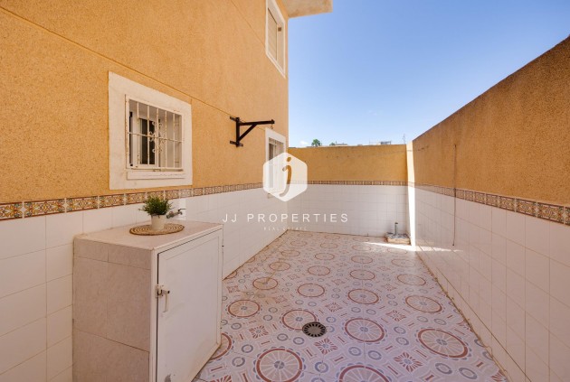 Segunda mano - Bungalow -
Torrevieja - Los Frutales