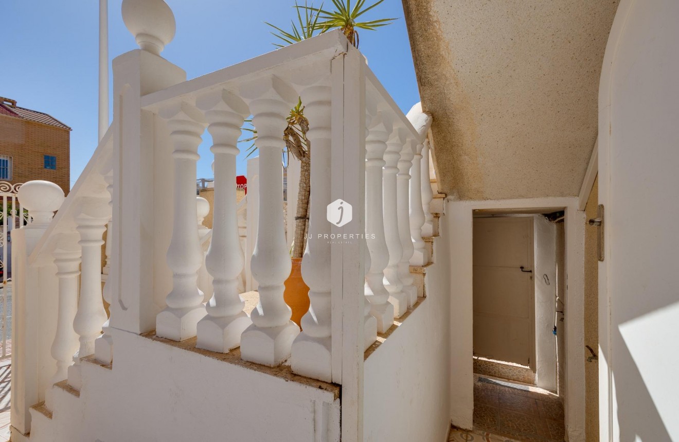 Segunda mano - Bungalow -
Torrevieja - Los Frutales