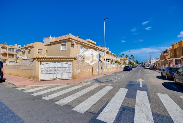 Segunda mano - Bungalow -
Torrevieja - Los Frutales