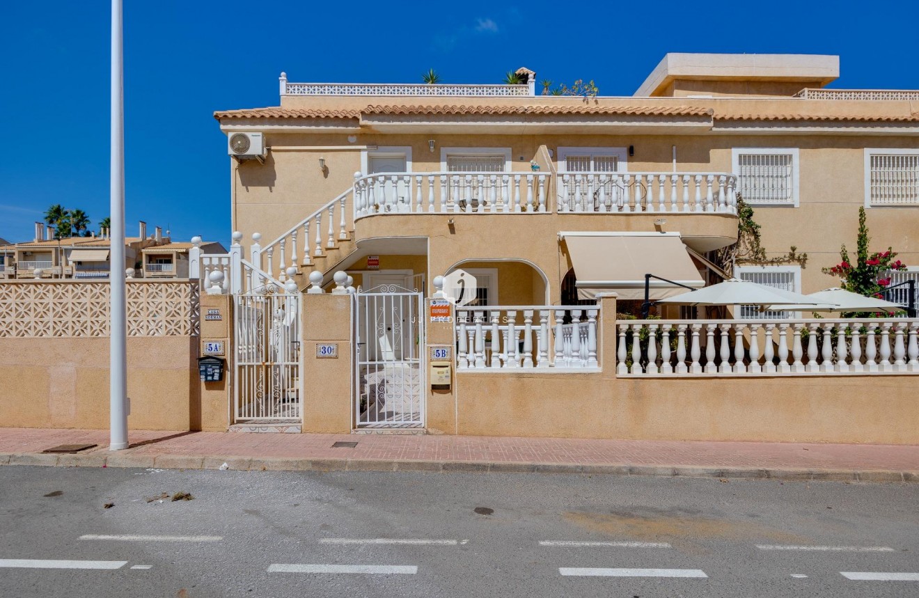 Segunda mano - Bungalow -
Torrevieja - Los Frutales