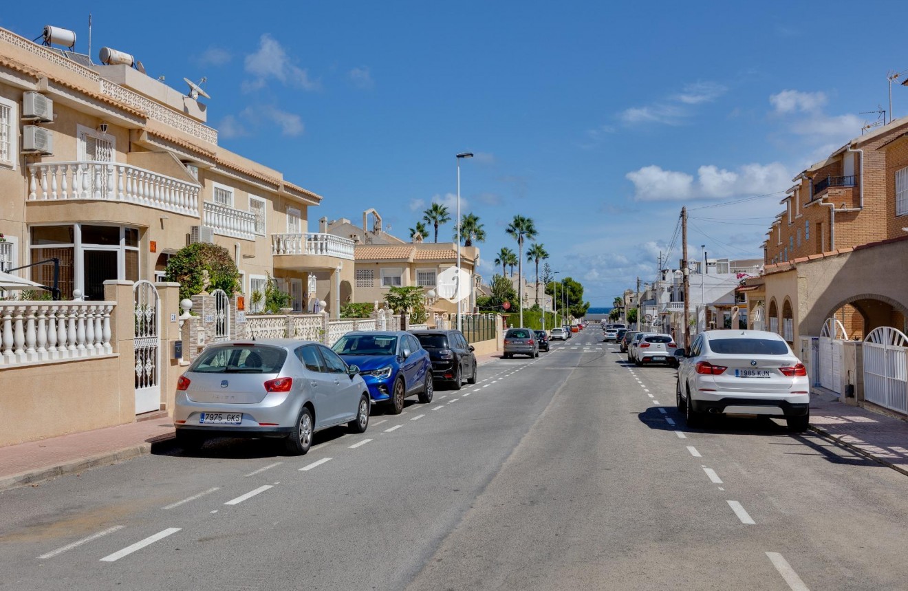 Segunda mano - Bungalow -
Torrevieja - Los Frutales