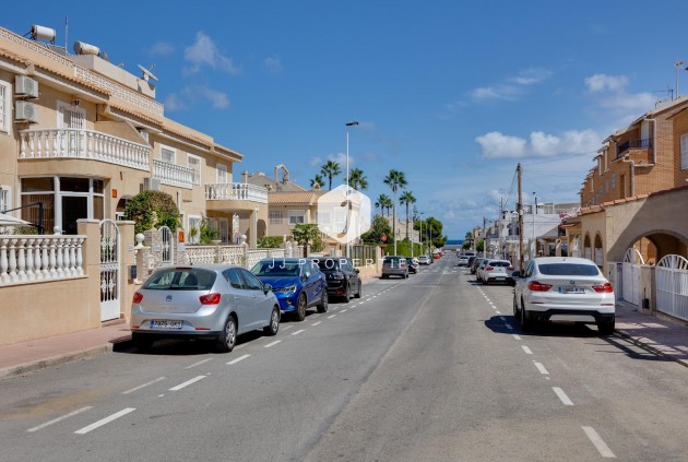 Segunda mano - Bungalow -
Torrevieja - Los Frutales