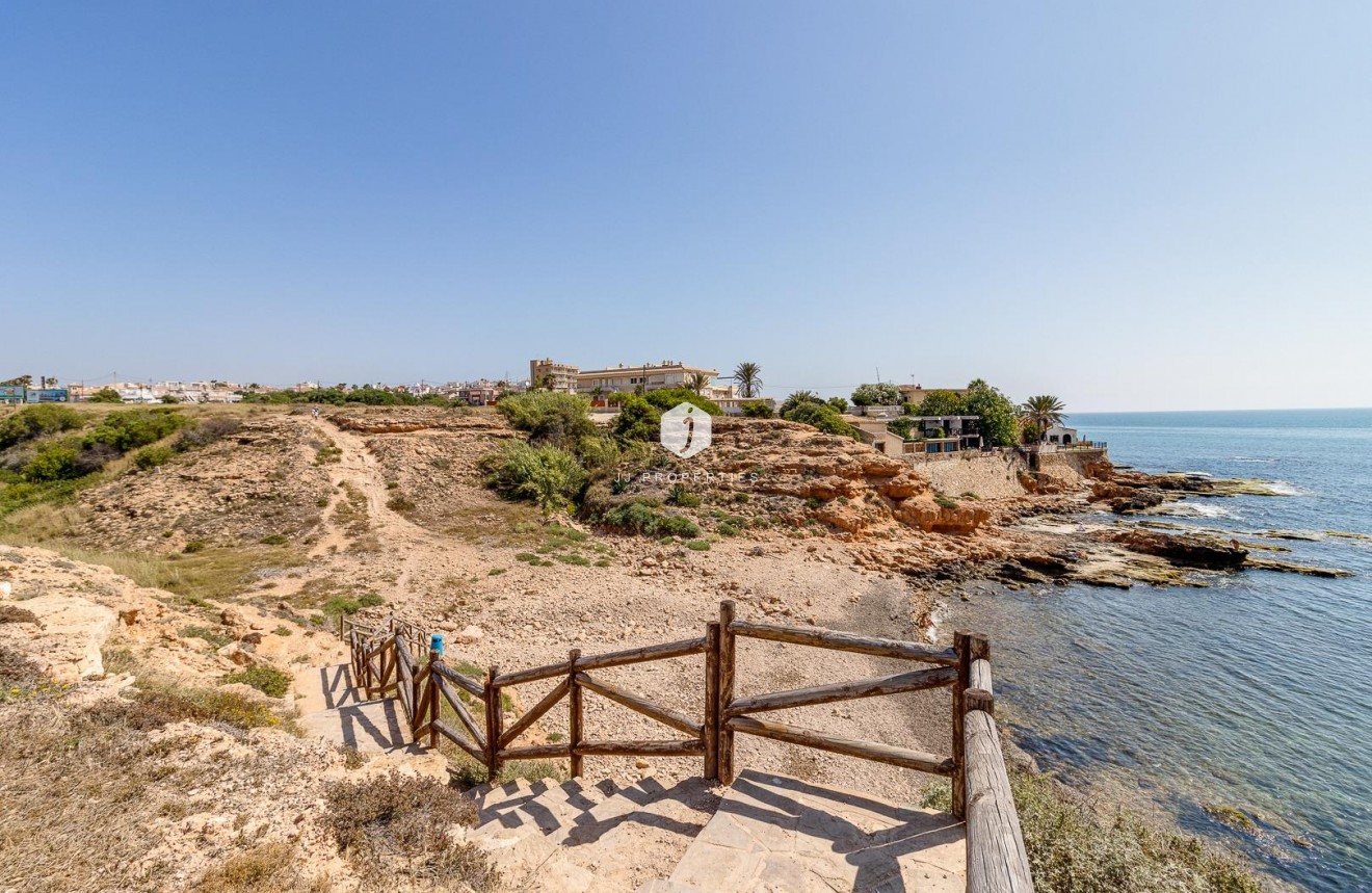 Segunda mano - Bungalow -
Torrevieja - Los Frutales