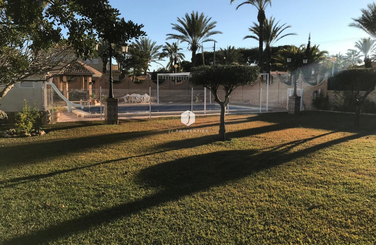 Tweedehands - Villa -
Orihuela Costa - Costa Blanca