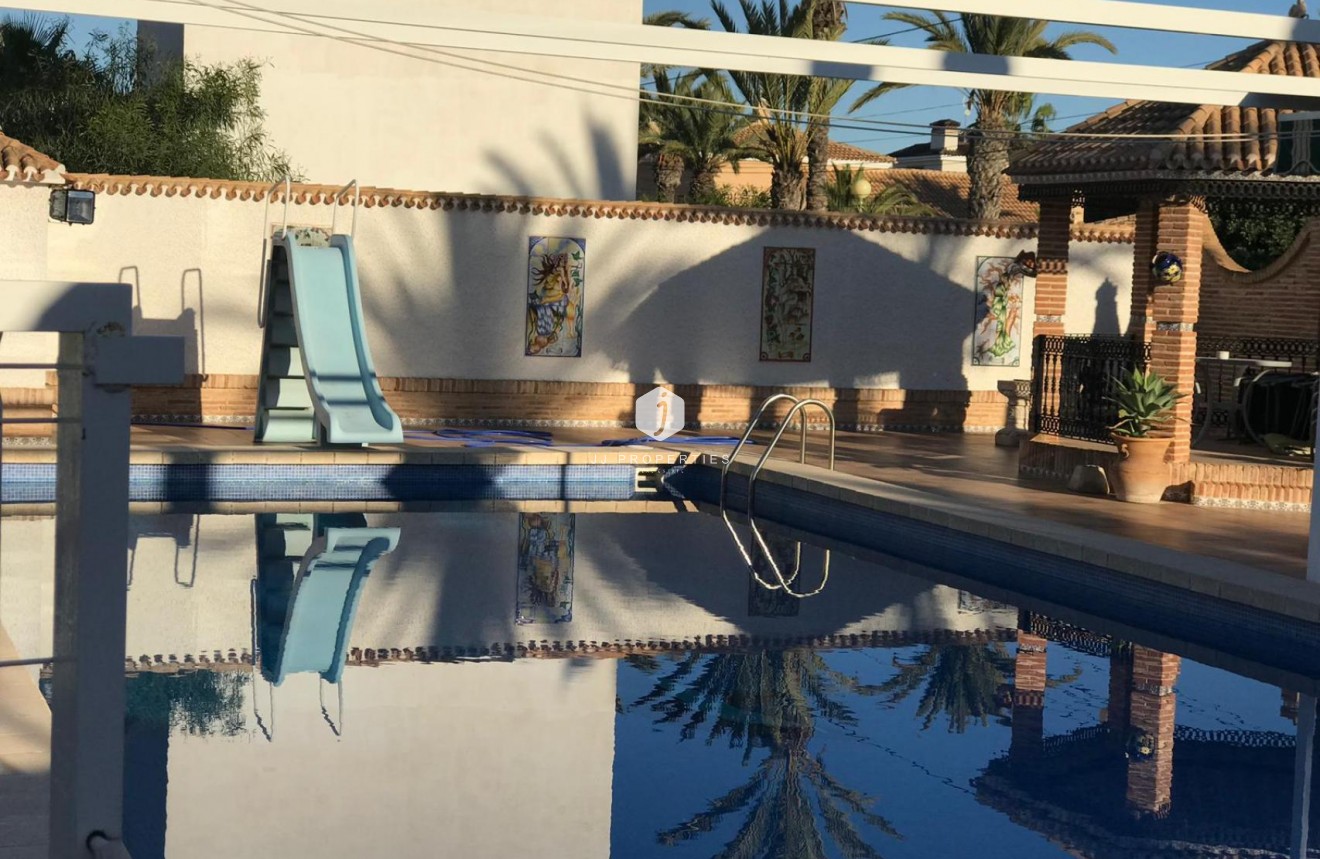 Tweedehands - Villa -
Orihuela Costa - Costa Blanca