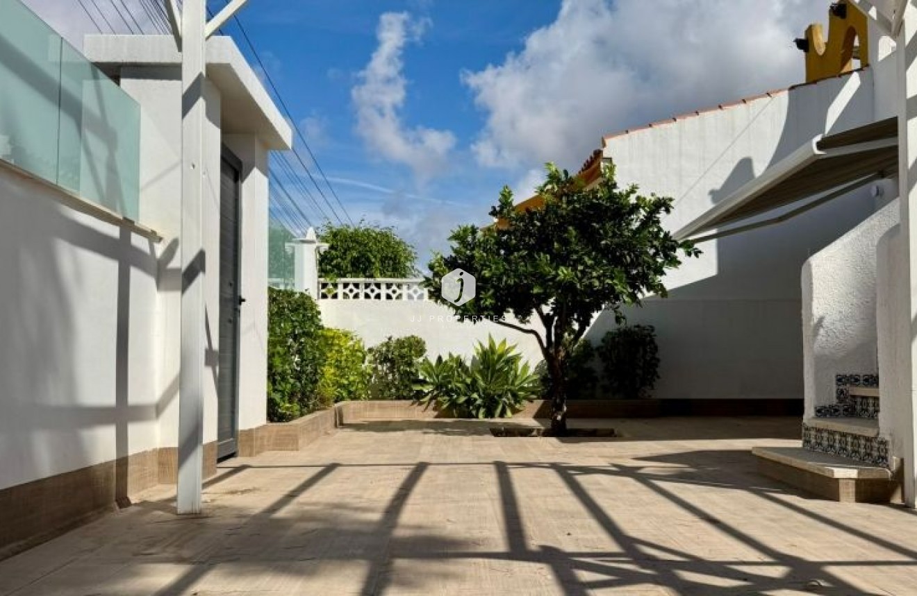 Segunda mano - Villa -
Torrevieja - Costa Blanca