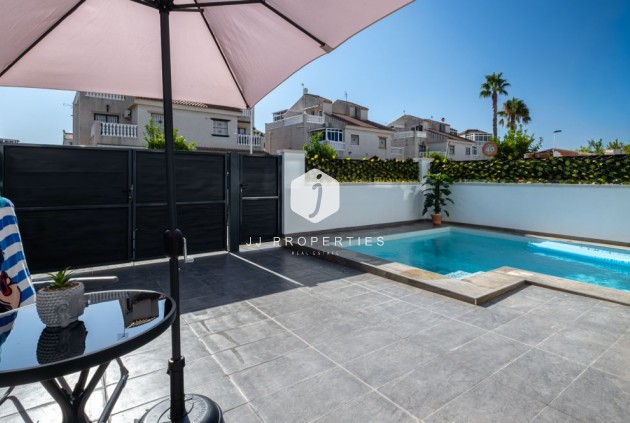 Tweedehands - Villa -
Torrevieja - Costa Blanca