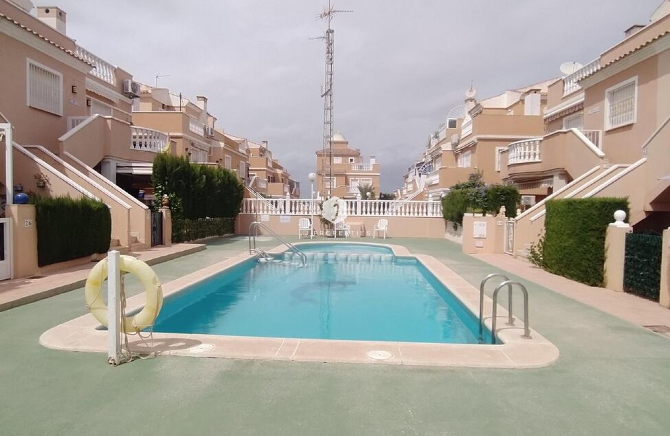 Segunda mano - Bungalow -
Torrevieja - LA VELETA MAR AZUL