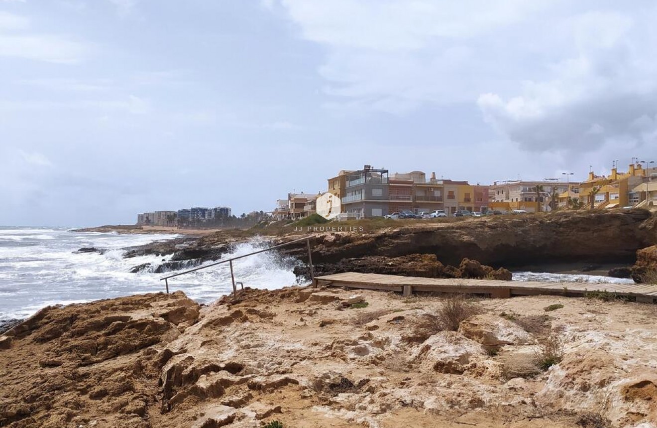 Segunda mano - Bungalow -
Torrevieja - LA VELETA MAR AZUL