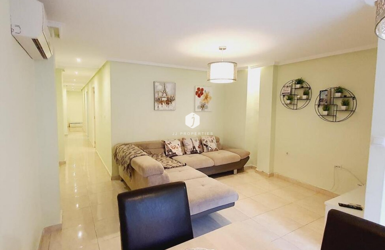 Segunda mano - Apartamento / piso -
Torrevieja - Centro