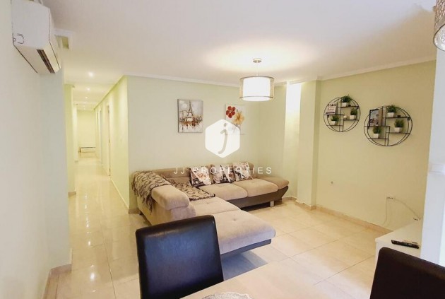 Segunda mano - Apartamento / piso -
Torrevieja - Centro
