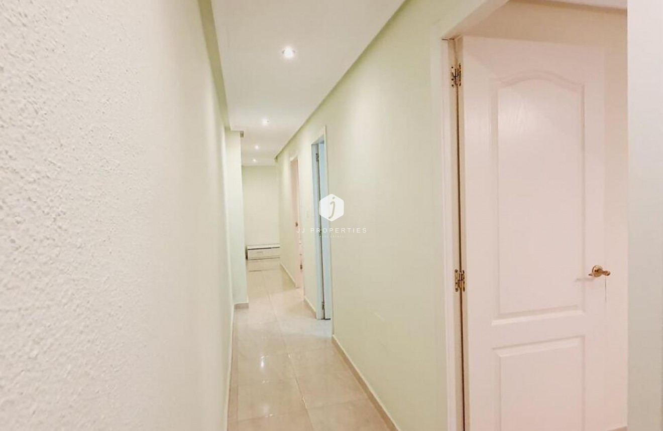 Segunda mano - Apartamento / piso -
Torrevieja - Centro