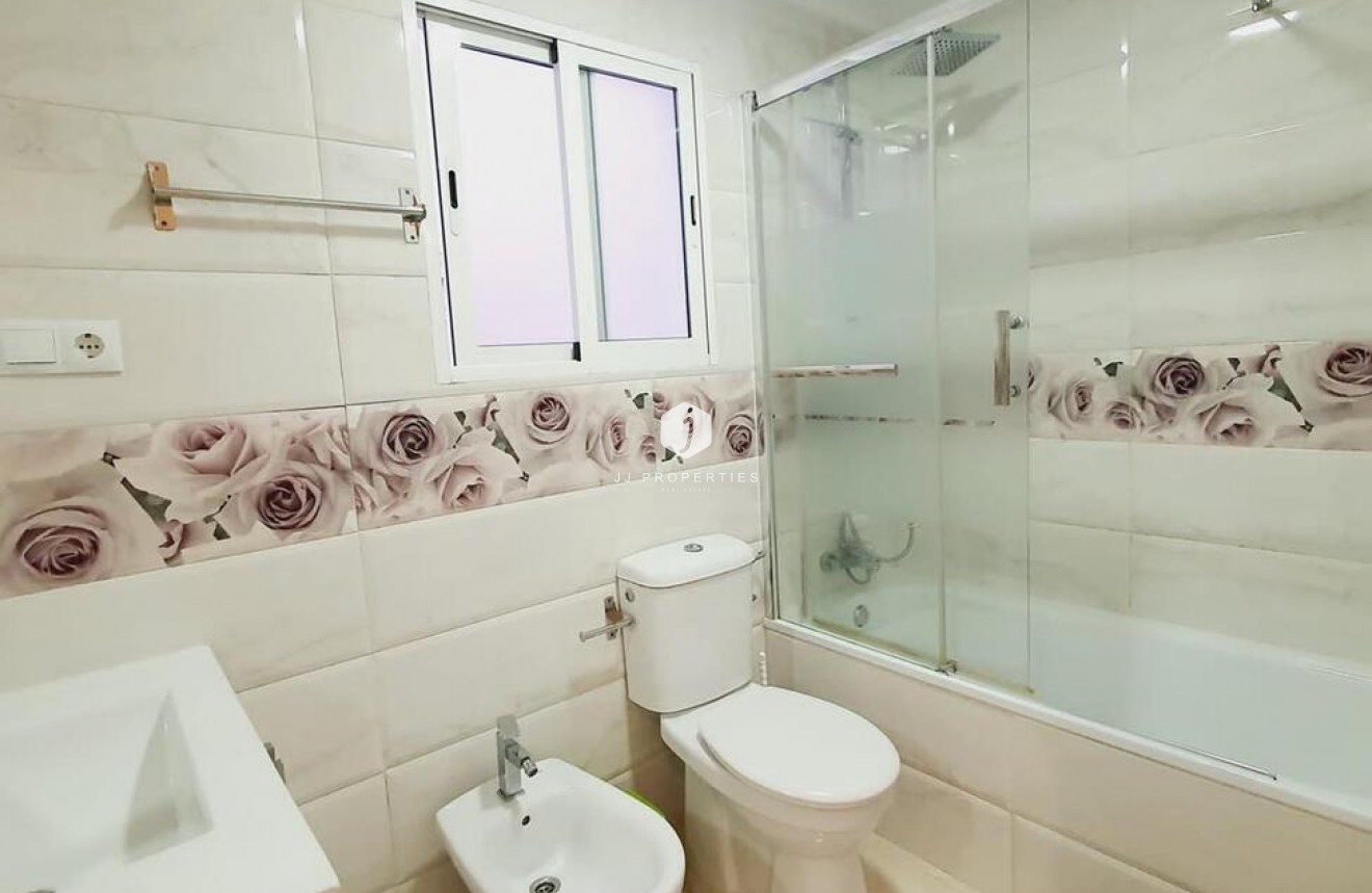 Segunda mano - Apartamento / piso -
Torrevieja - Centro