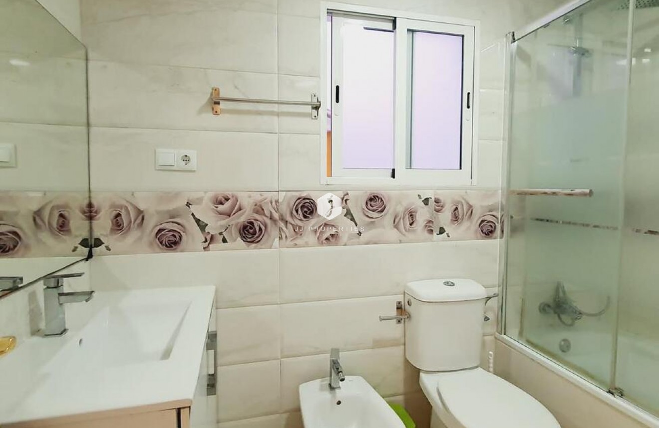 Segunda mano - Apartamento / piso -
Torrevieja - Centro