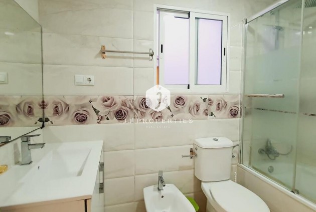 Segunda mano - Apartamento / piso -
Torrevieja - Centro