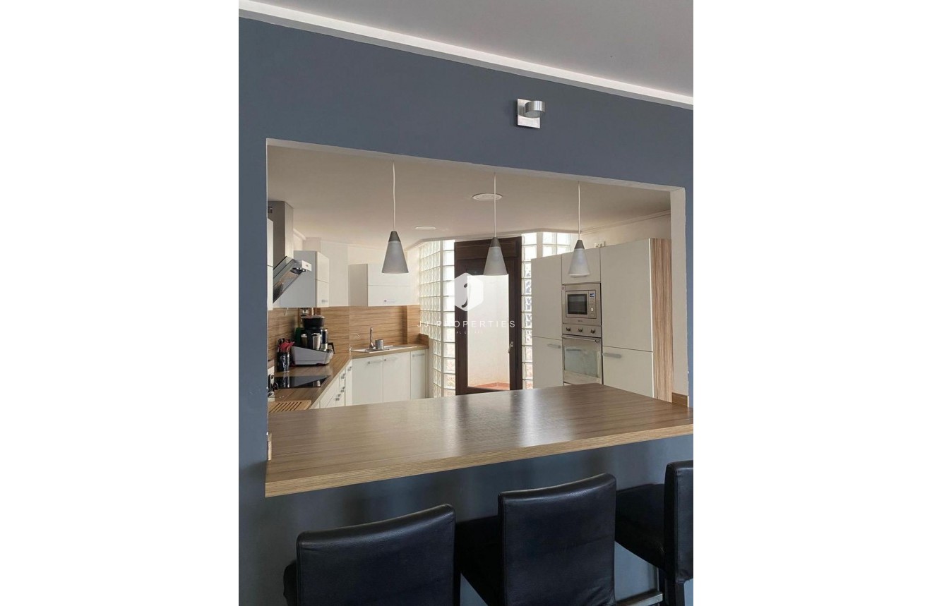 Segunda mano - Villa -
Torrevieja - Centro - Muelle Pesquero