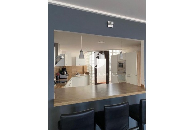 Segunda mano - Villa -
Torrevieja - Centro - Muelle Pesquero